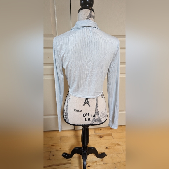 SWS Essentials Long Sleeve Collared Crop Top - Ladies Size Large - Picture 2 of 3